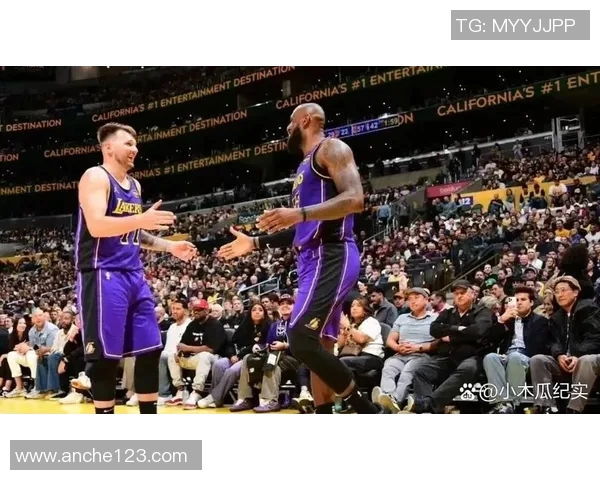 詹姆斯和东契奇解释了湖人在输魔术队的比赛，最后时刻的所见所闻